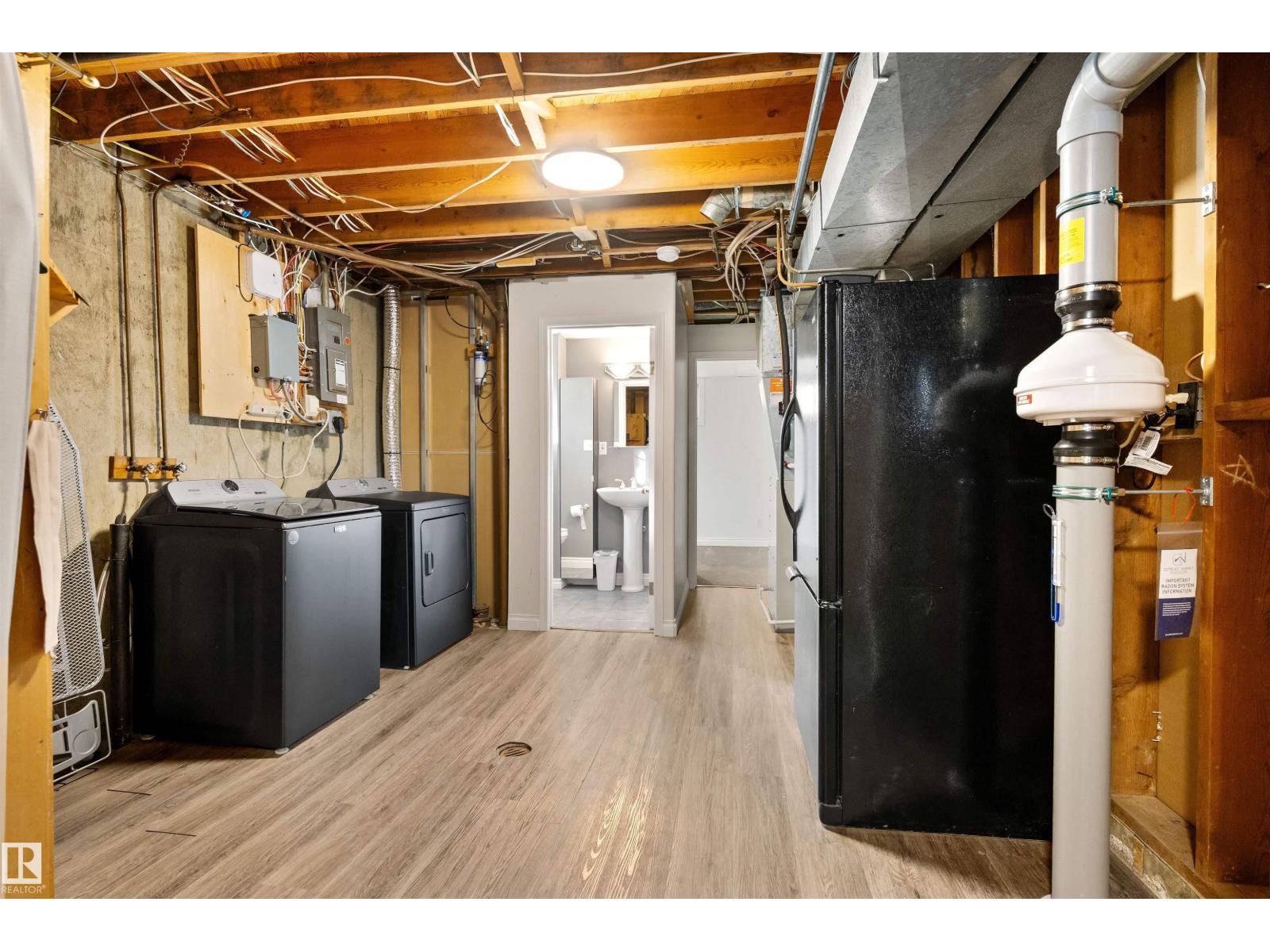 6207 85 AV NW - 40