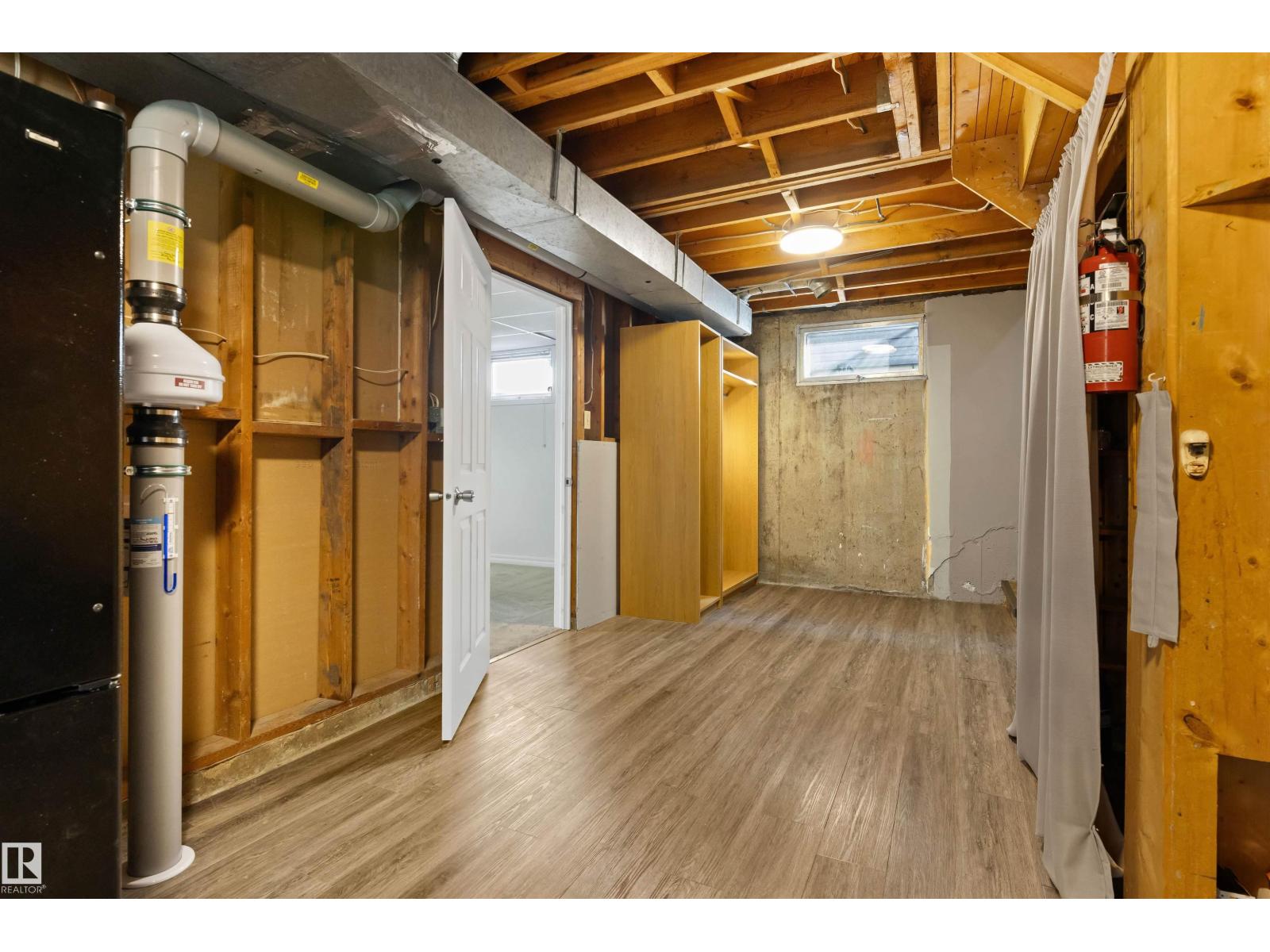 6207 85 AV NW - 43