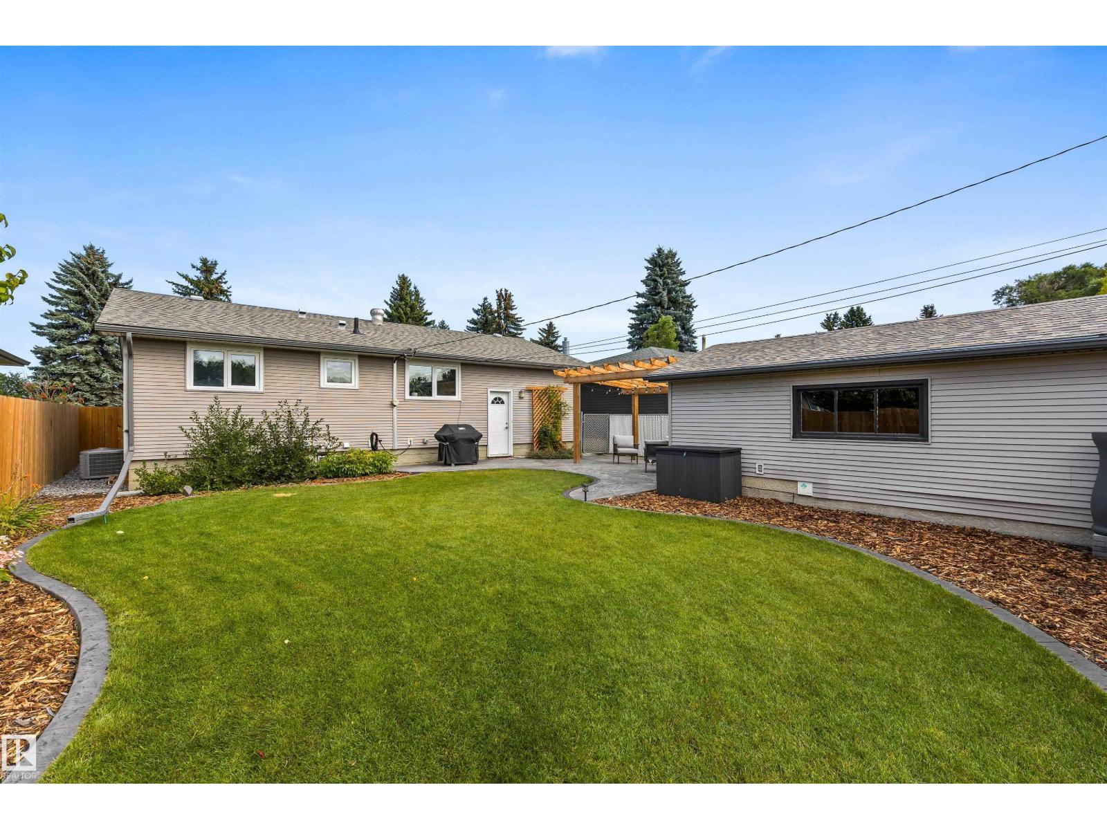 6207 85 AV NW - 44