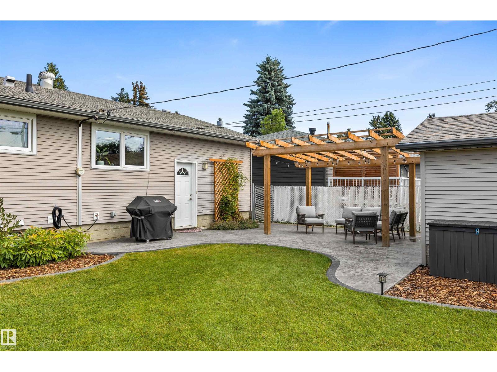 6207 85 AV NW - 45
