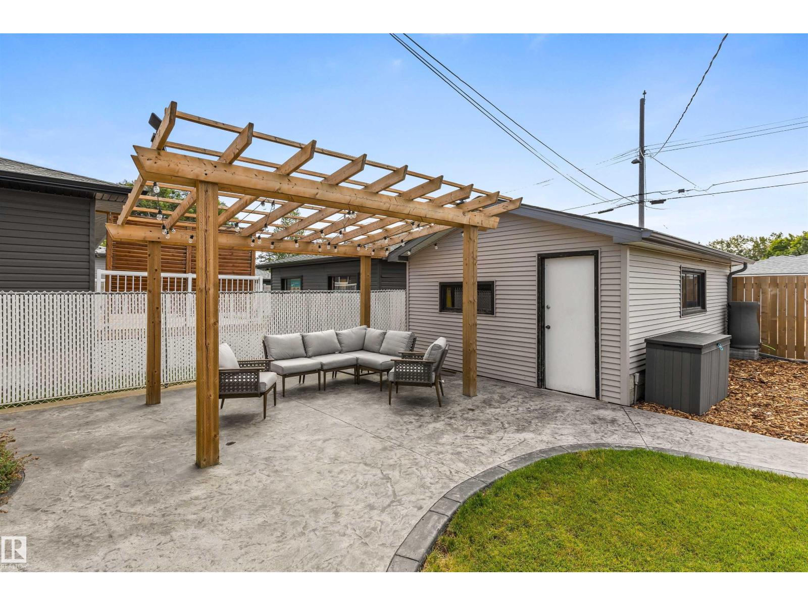 6207 85 AV NW - 46