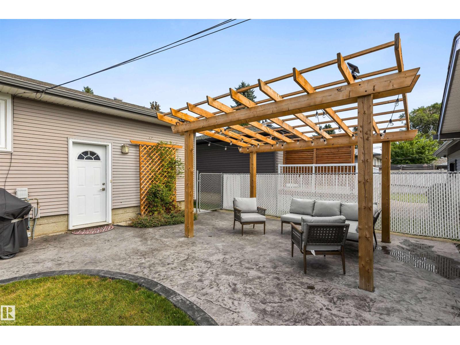 6207 85 AV NW - 48