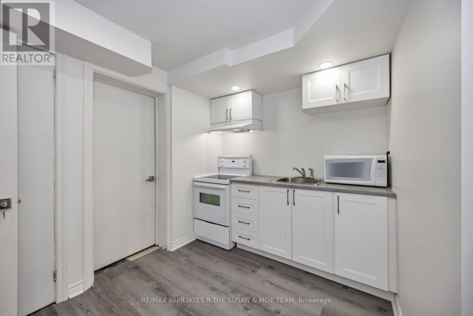 2131 Neepawa Avenue — photo 10