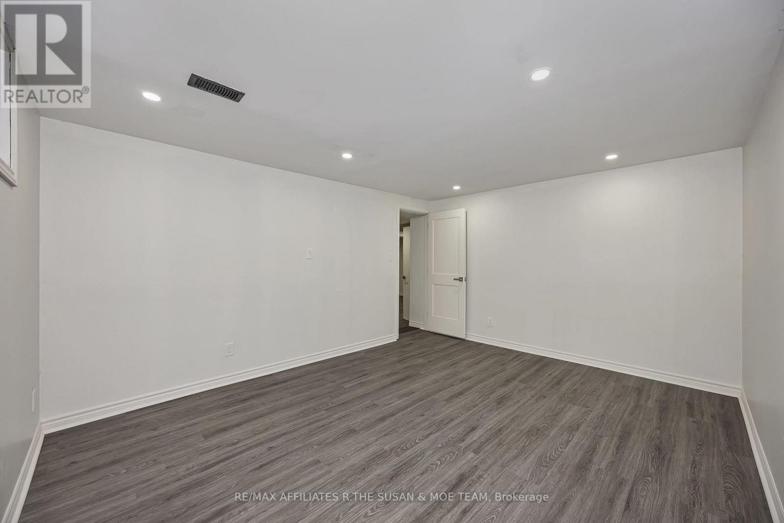 2131 Neepawa Avenue — photo 17
