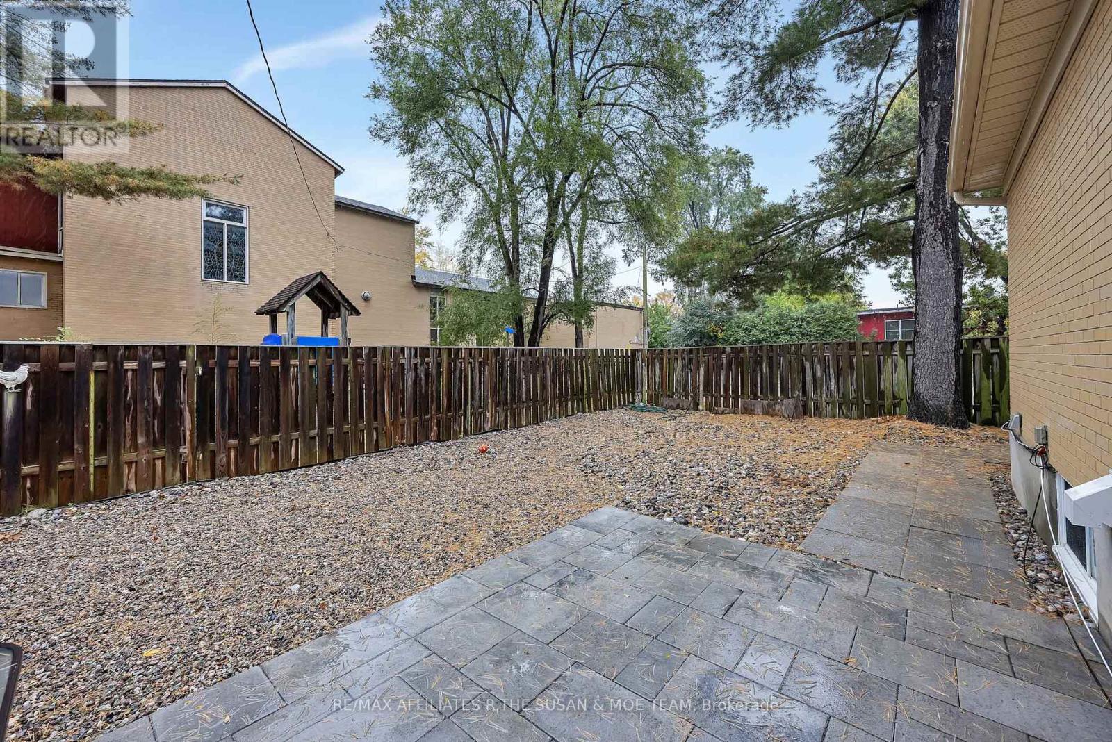 2131 Neepawa Avenue — photo 20