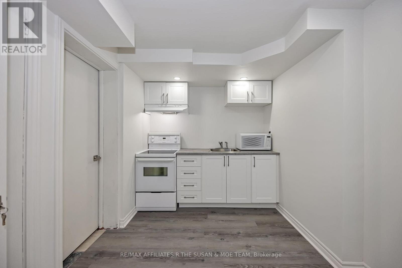 2131 Neepawa Avenue — photo 8