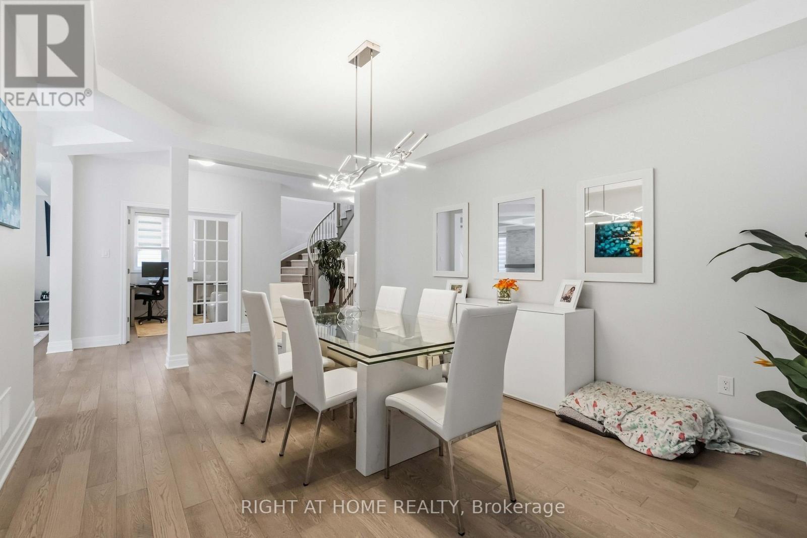 35 Hawks Landing Crescent — photo 11