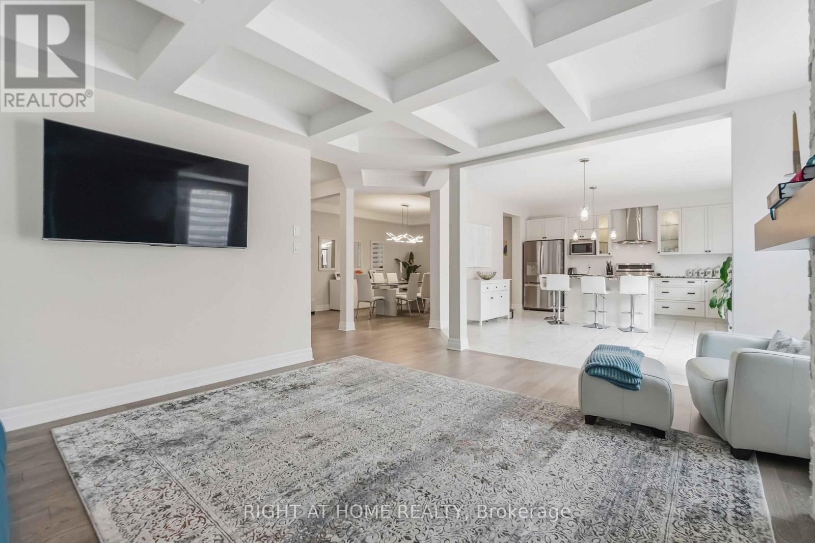 35 Hawks Landing Crescent — photo 14