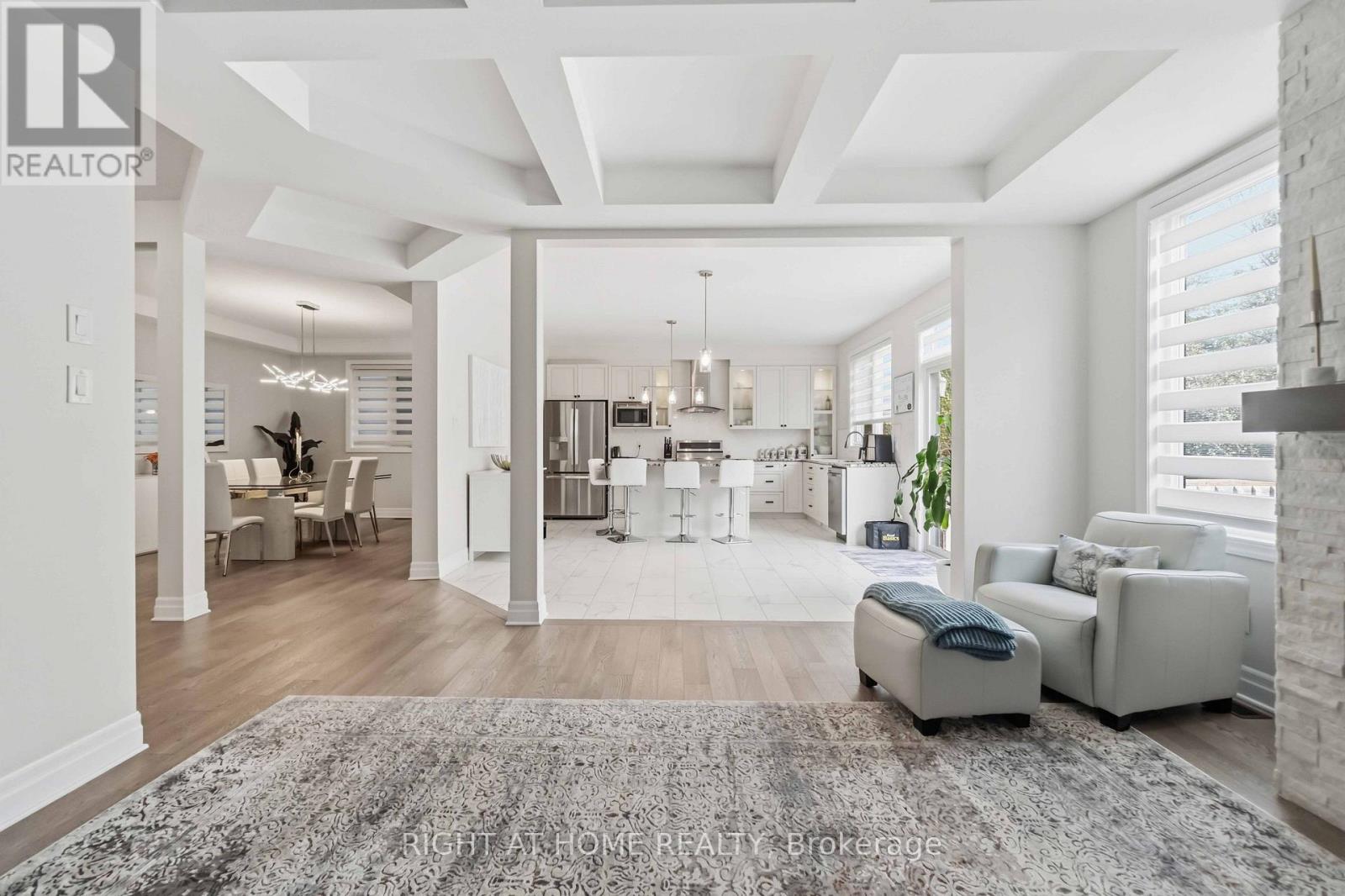 35 Hawks Landing Crescent — photo 16