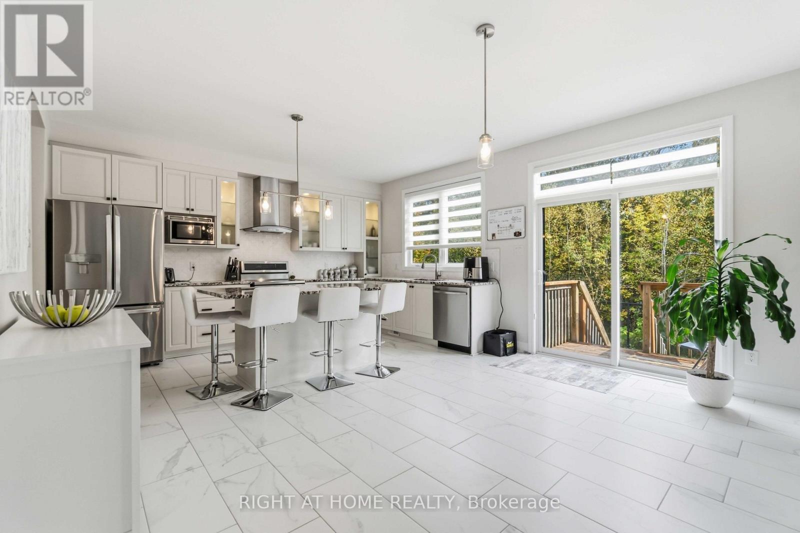 35 Hawks Landing Crescent — photo 17