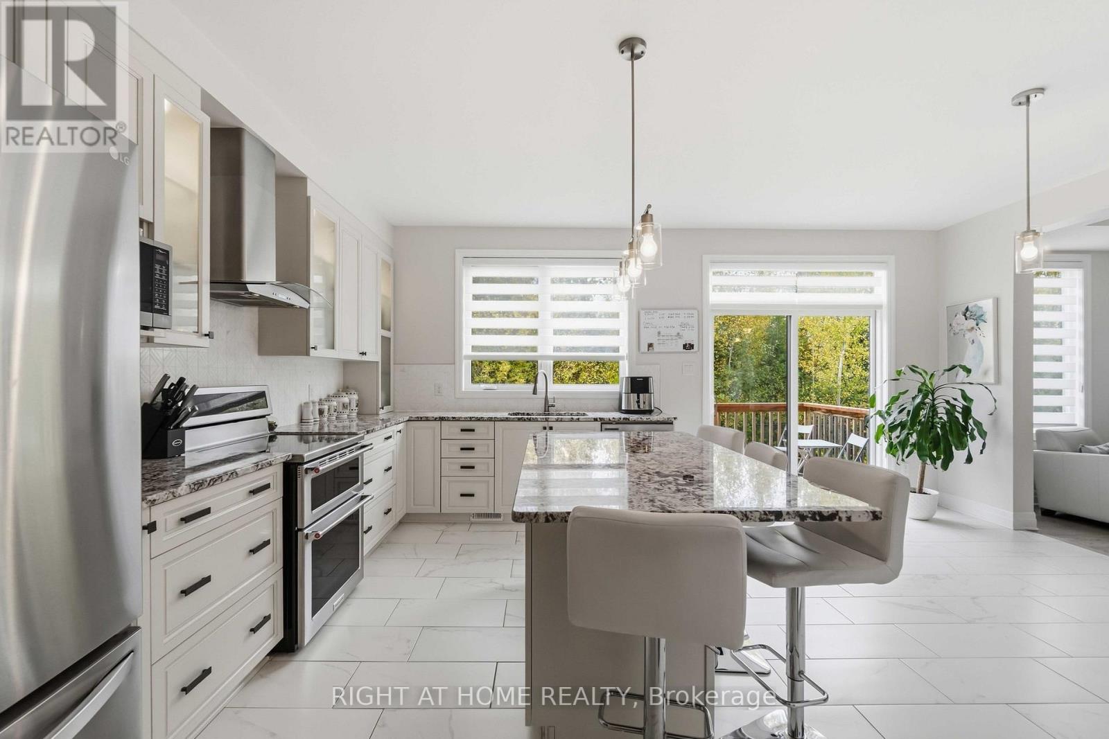 35 Hawks Landing Crescent — photo 19
