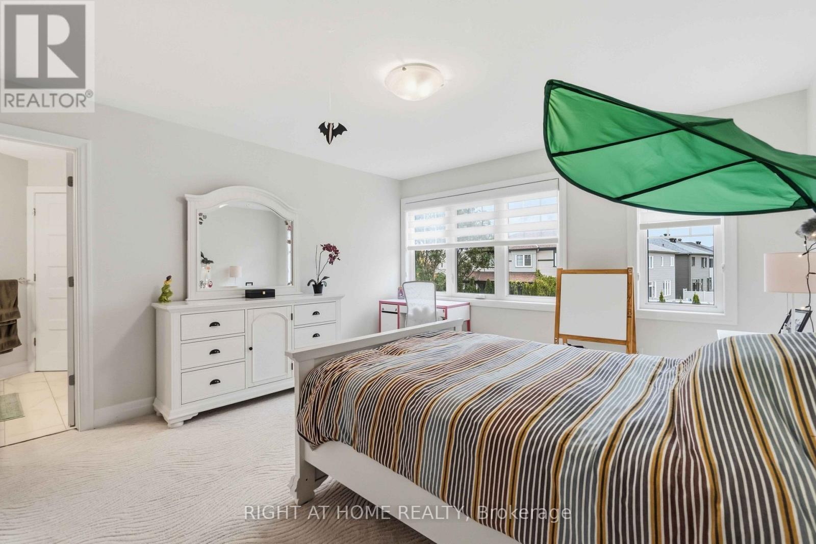 35 Hawks Landing Crescent — photo 29