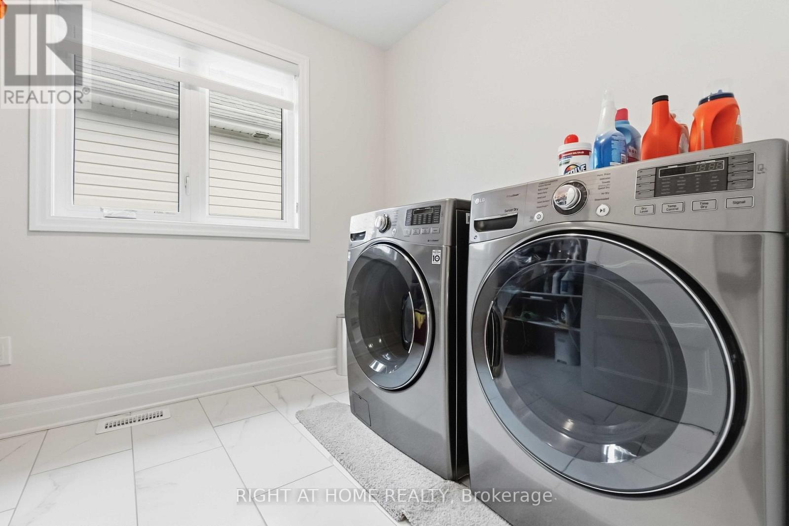 35 Hawks Landing Crescent — photo 32