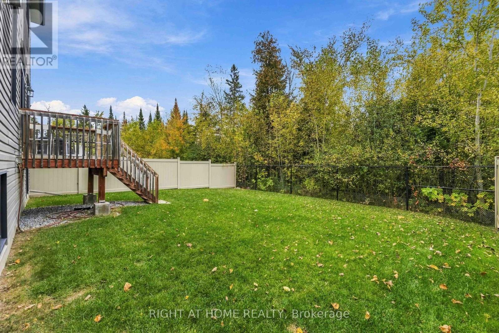 35 Hawks Landing Crescent — photo 44