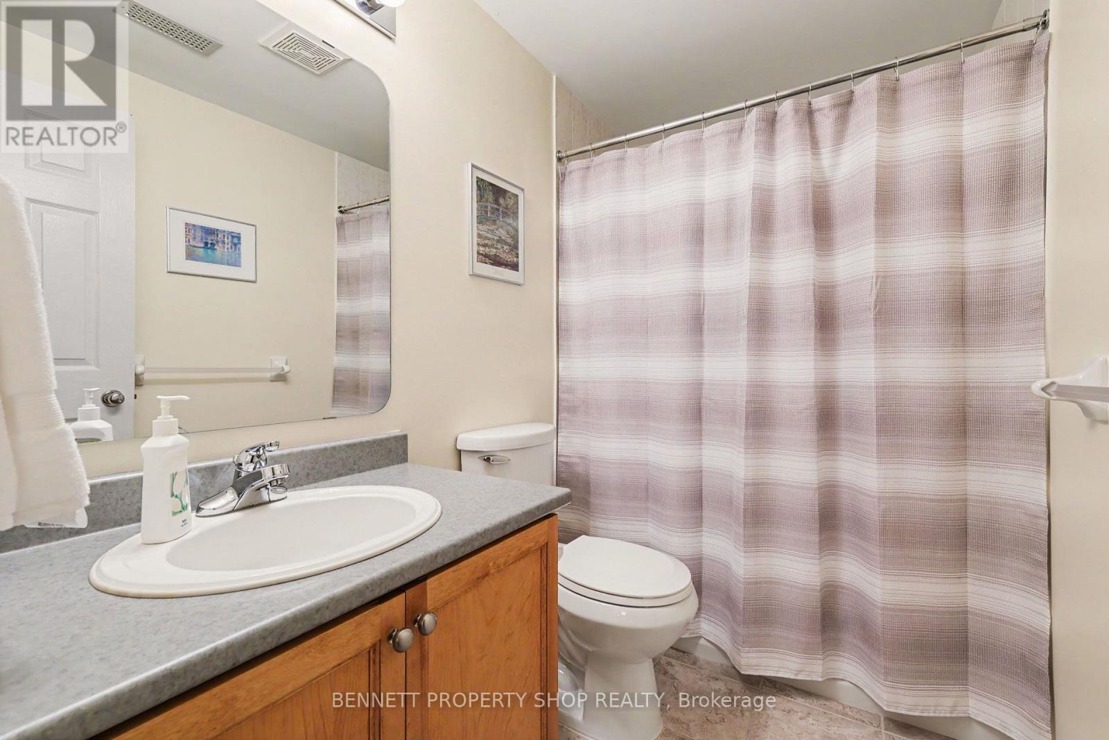 2 Thunderbird Crescent — photo 12