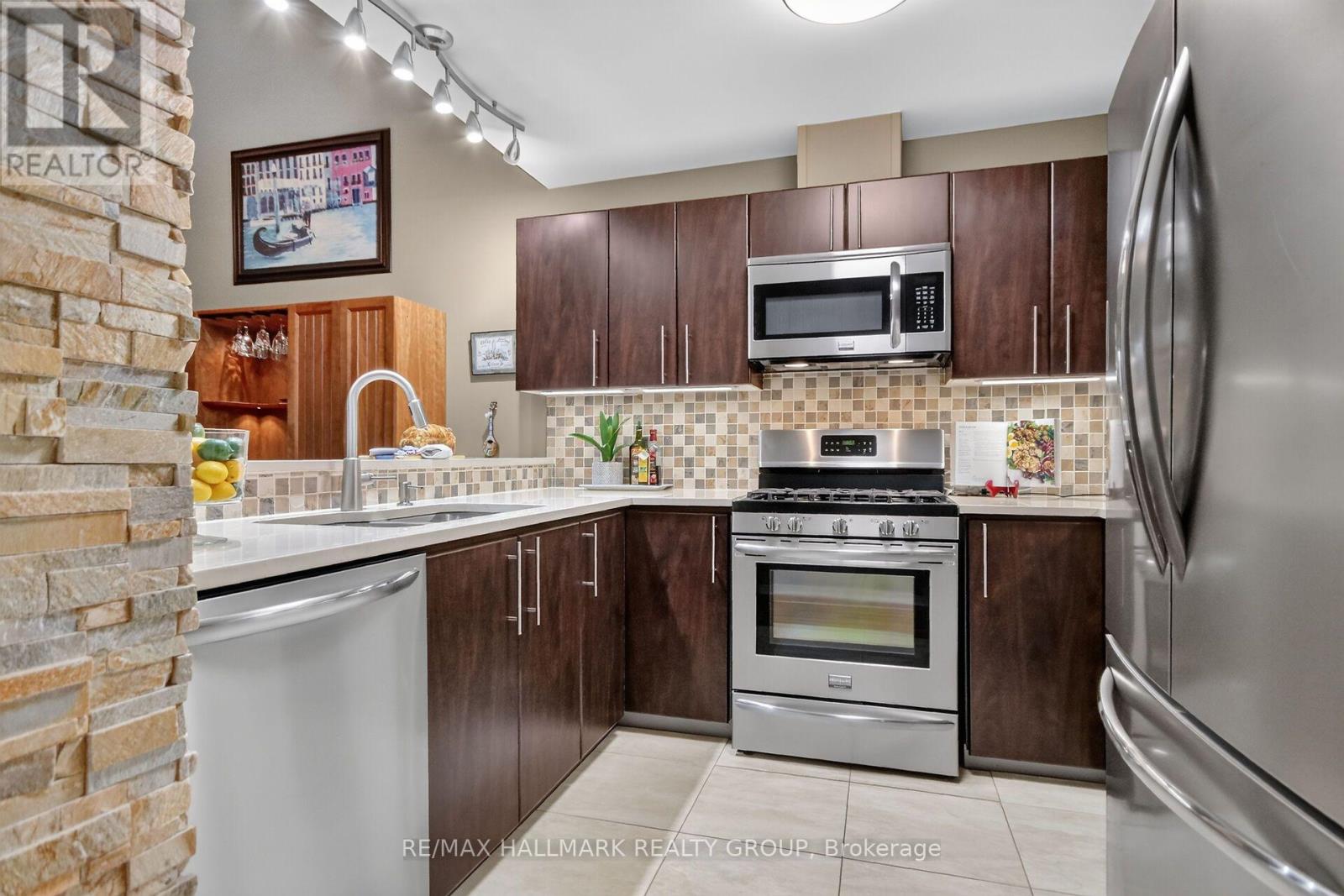 10 Daybreak Street — photo 11