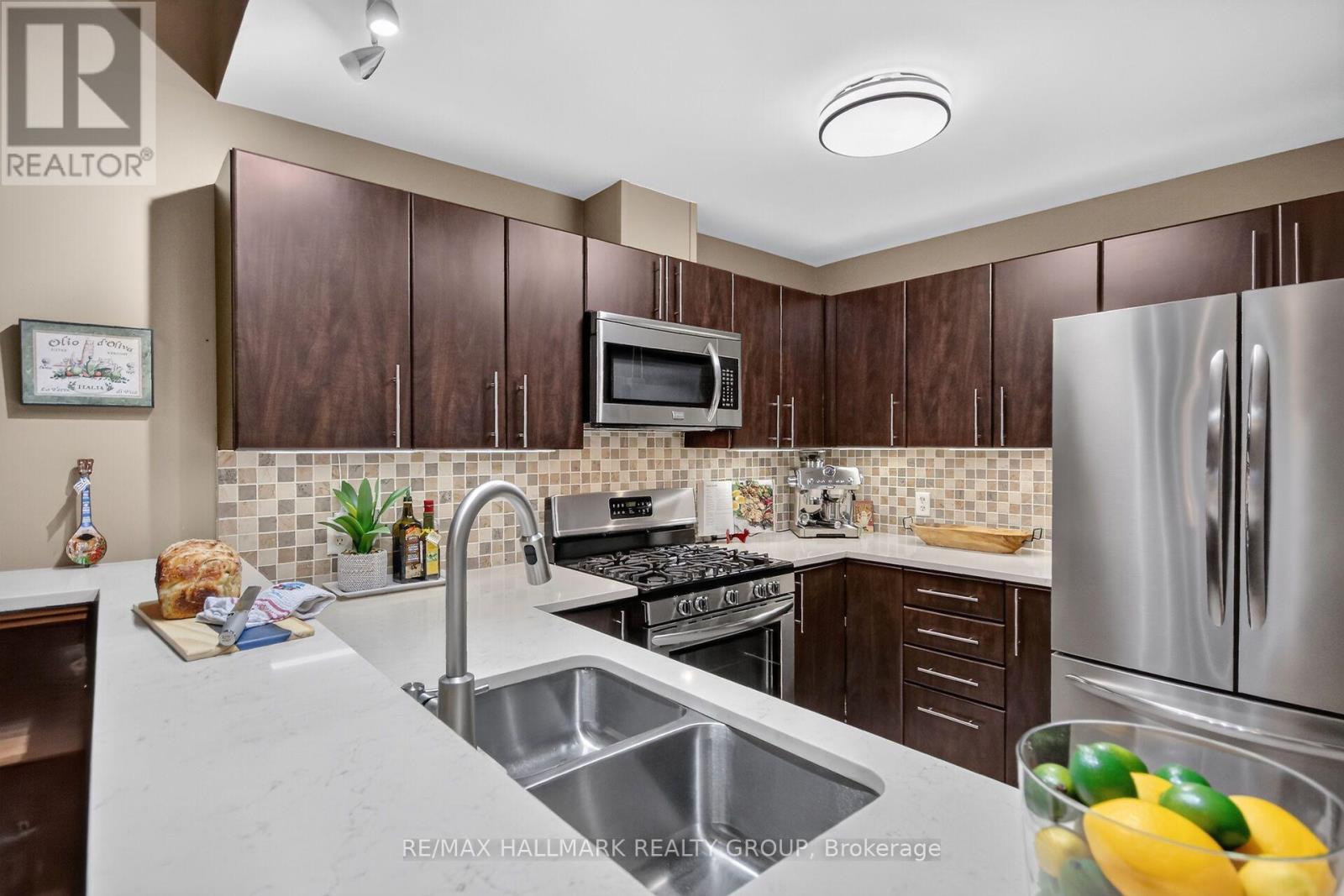 10 Daybreak Street — photo 14