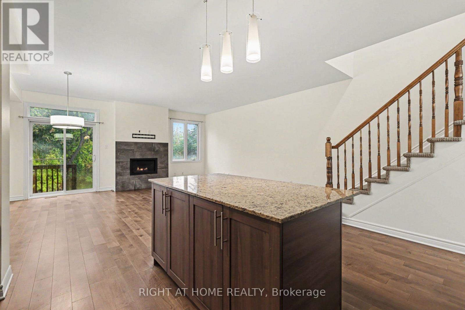 285 Munro Street — photo 10