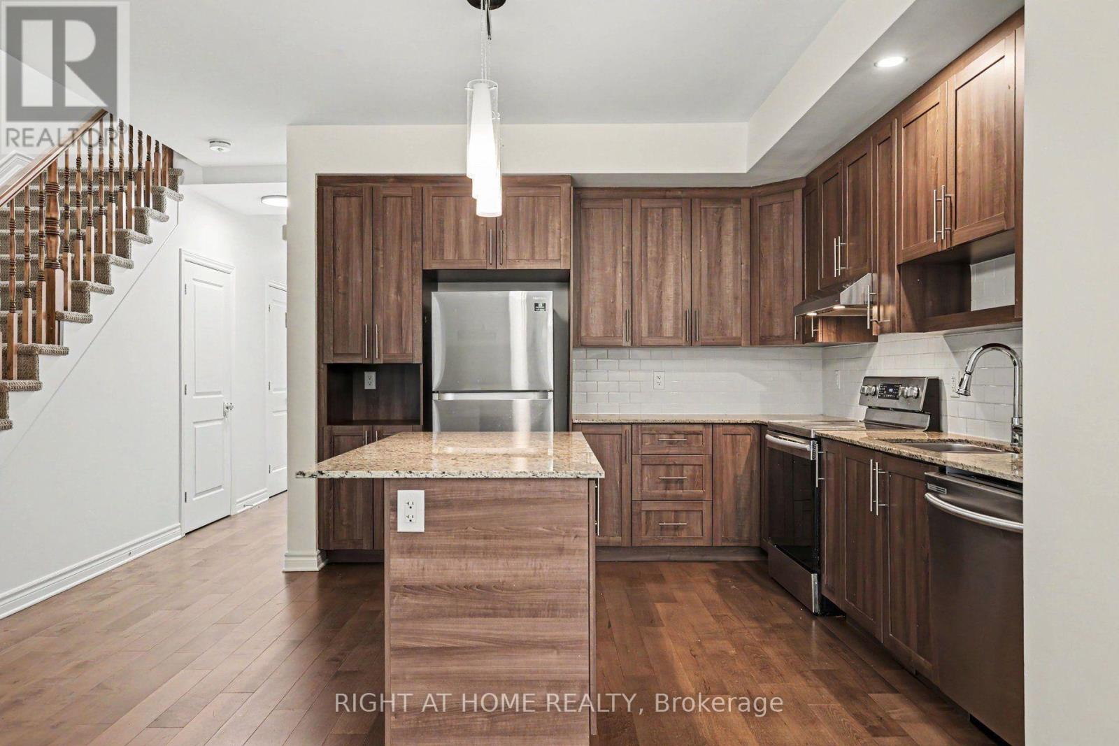 285 Munro Street — photo 13