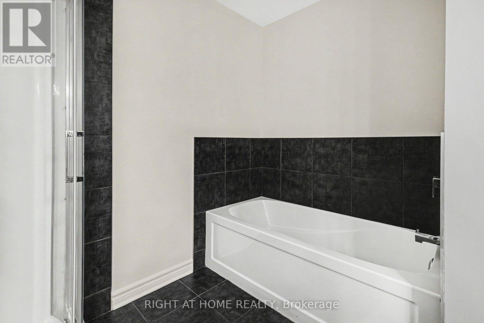 285 Munro Street — photo 28