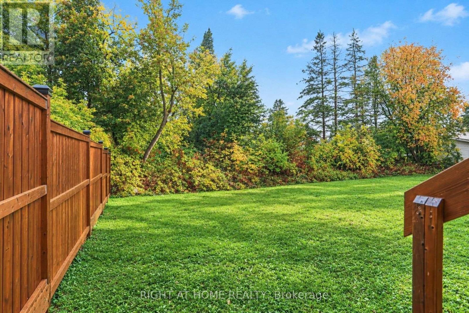 285 Munro Street — photo 30