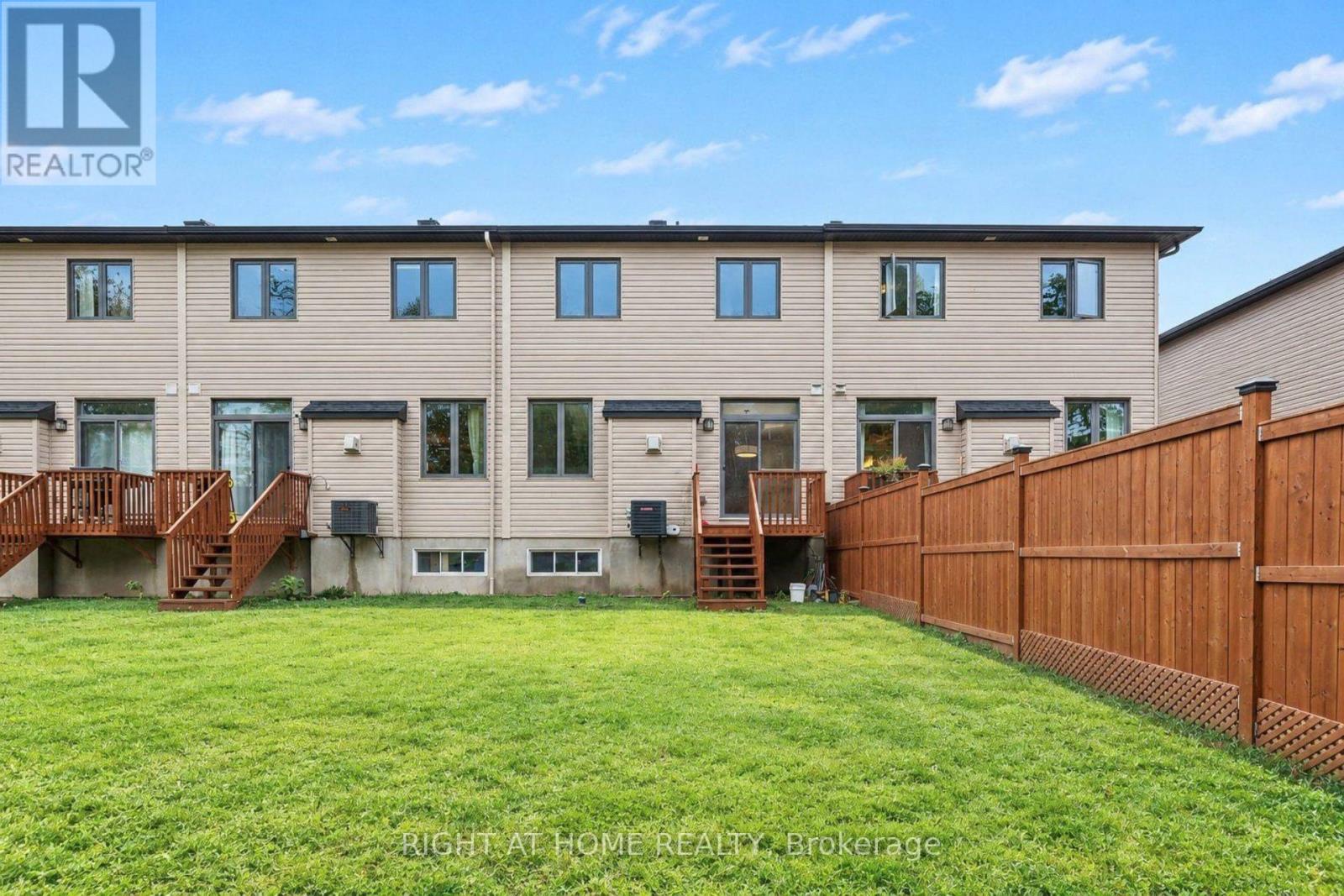 285 Munro Street — photo 32