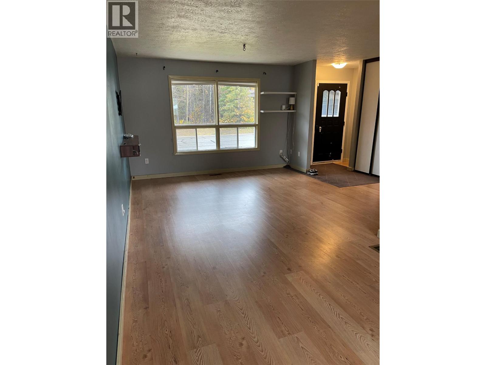 107 PEACE RIVER Crescent - 1