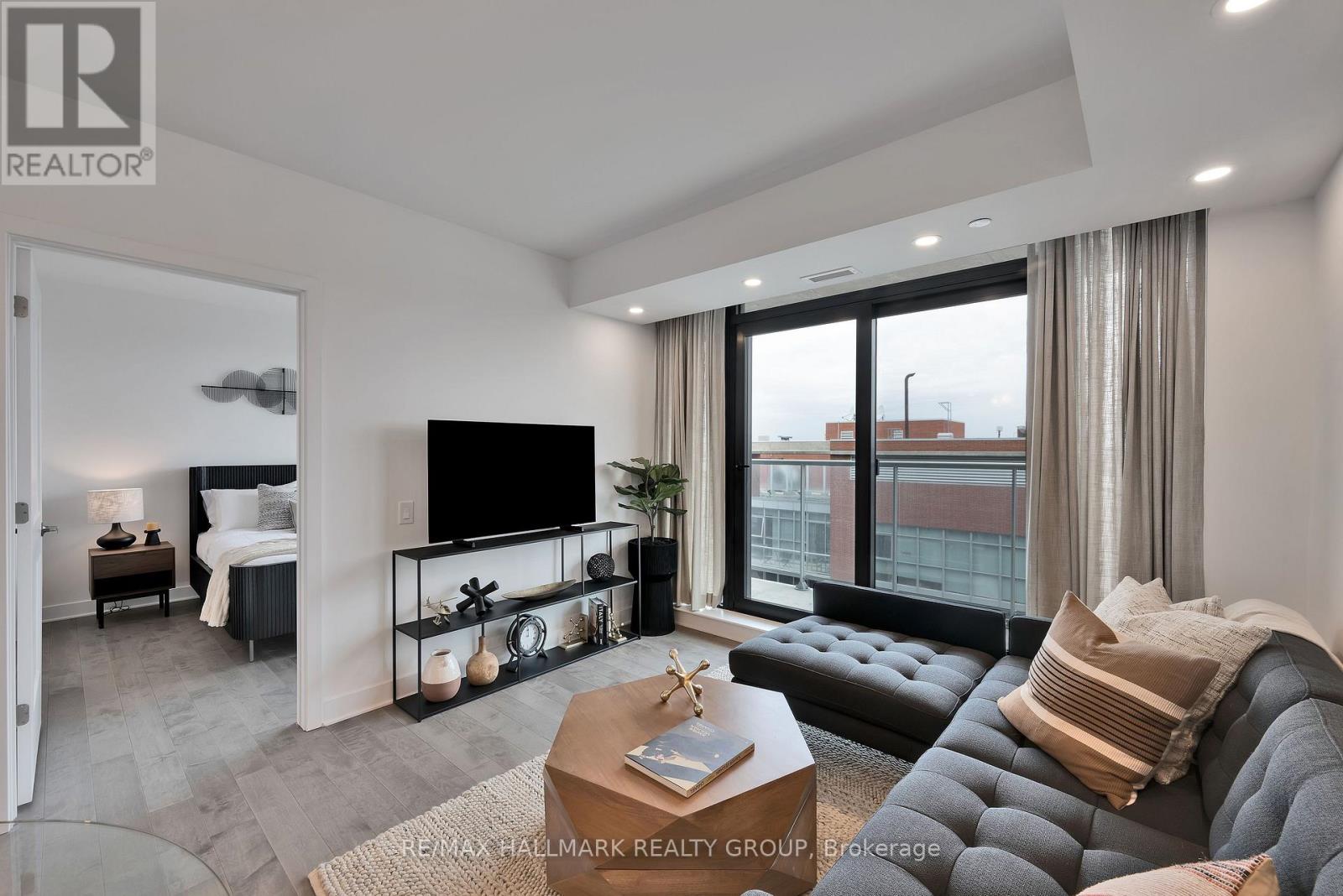#507 180 GEORGE STREET - 18