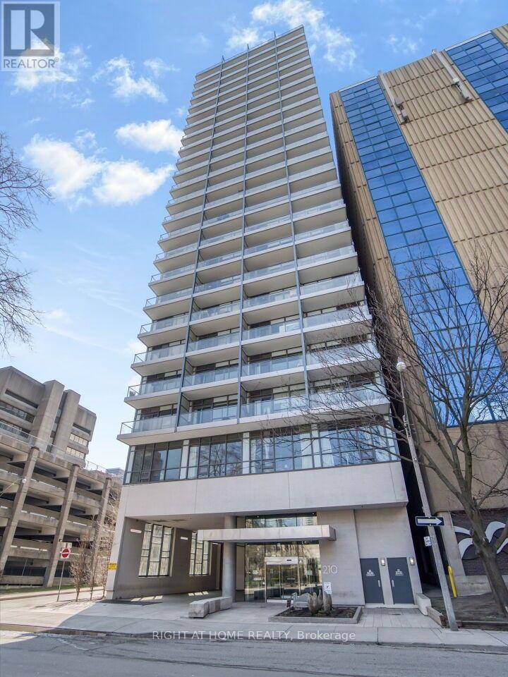 210 Simcoe Street