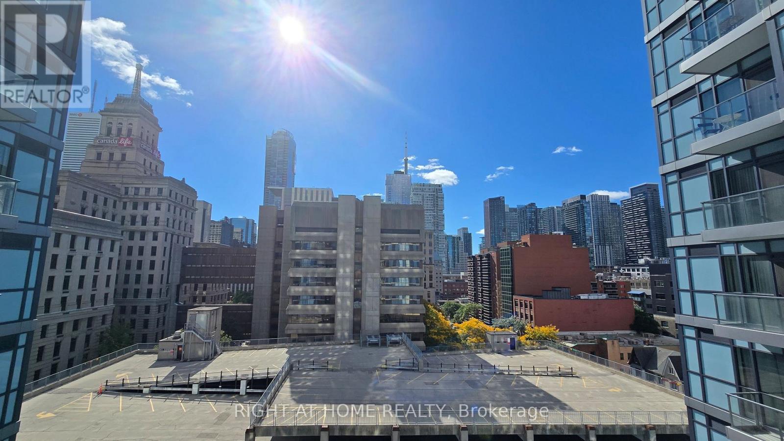 210 Simcoe Street — photo 21