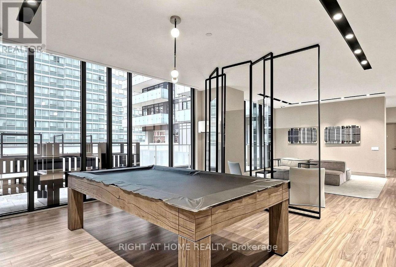 25 Richmond Street East — photo 23
