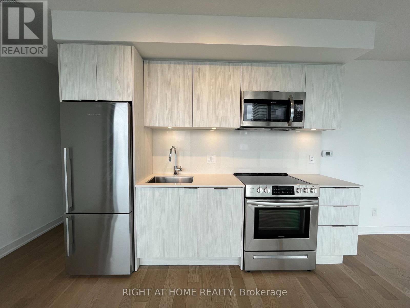 25 Richmond Street East — photo 4