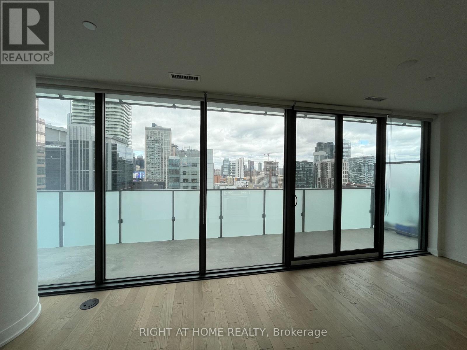 25 Richmond Street East — photo 7