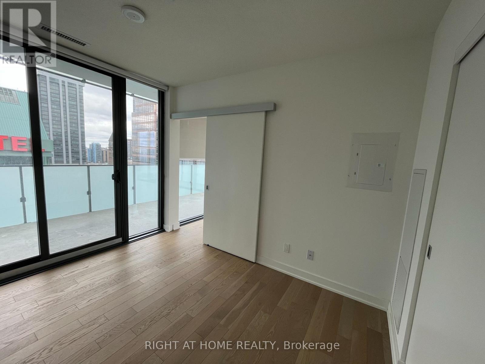 25 Richmond Street East — photo 8