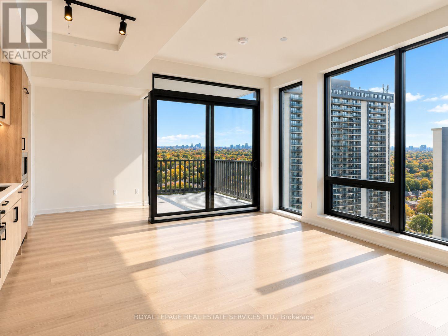 109 Erskine Avenue — photo 12