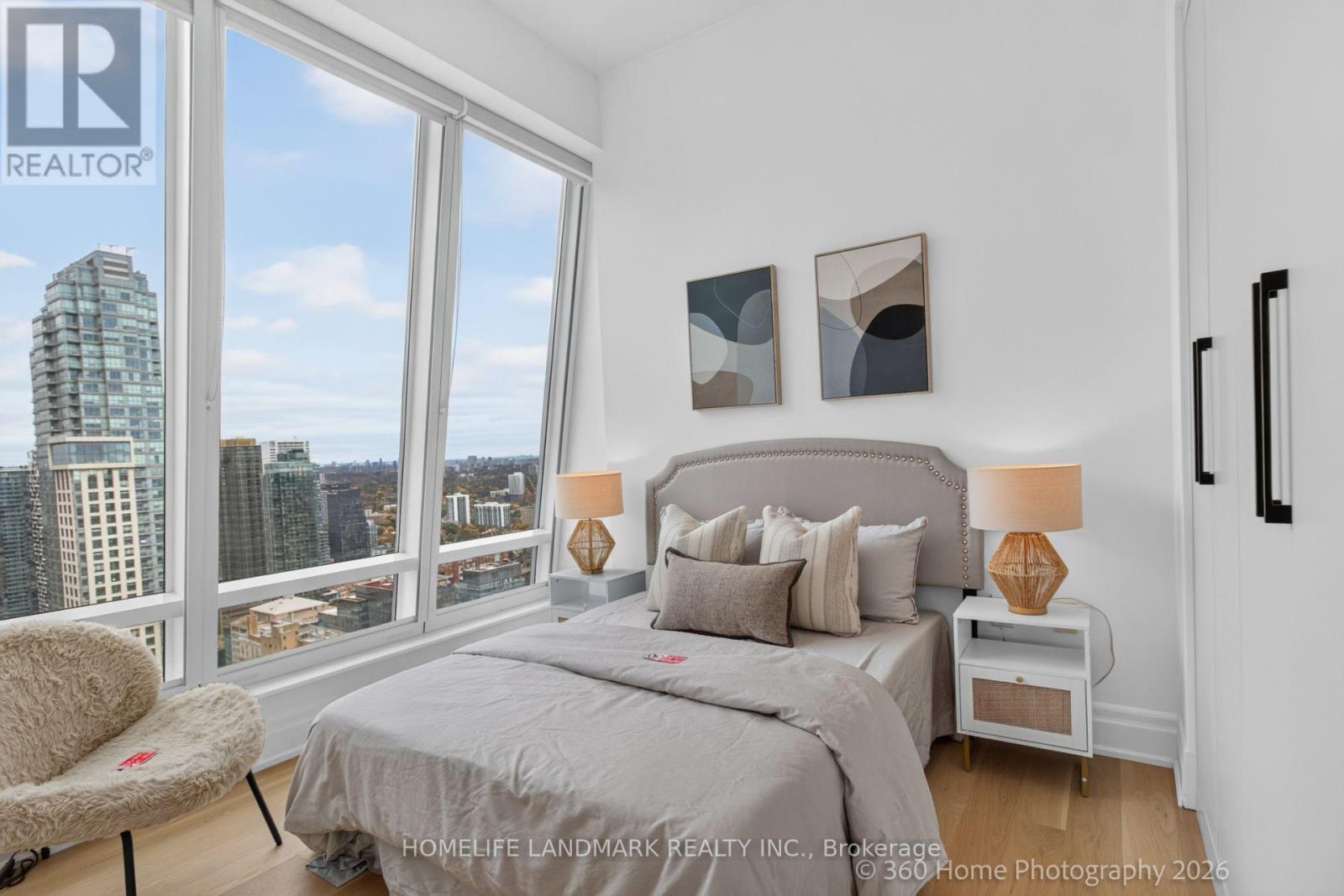 8 The Esplanade — photo 14