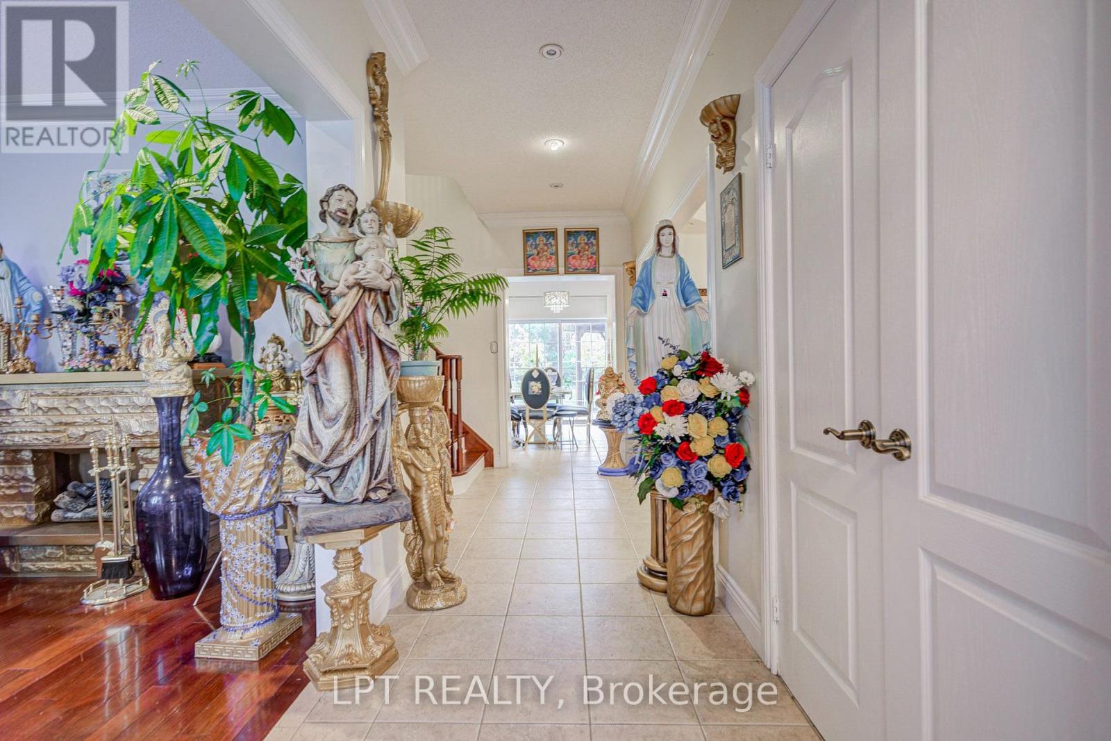 69 Westacott Crescent — photo 4