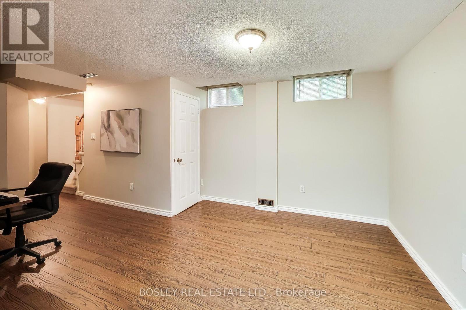 57 Longueuil Place — photo 21