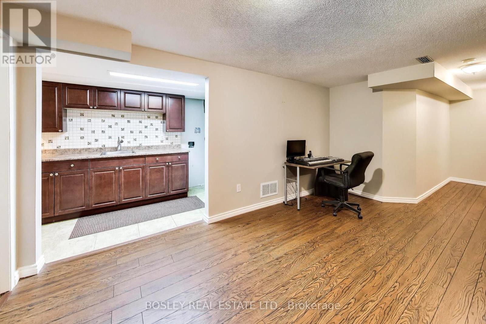 57 LONGUEUIL PLACE - 22