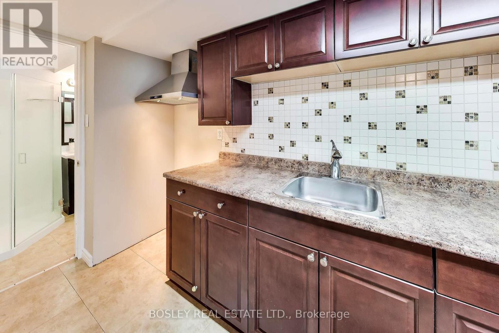 57 LONGUEUIL PLACE - 24