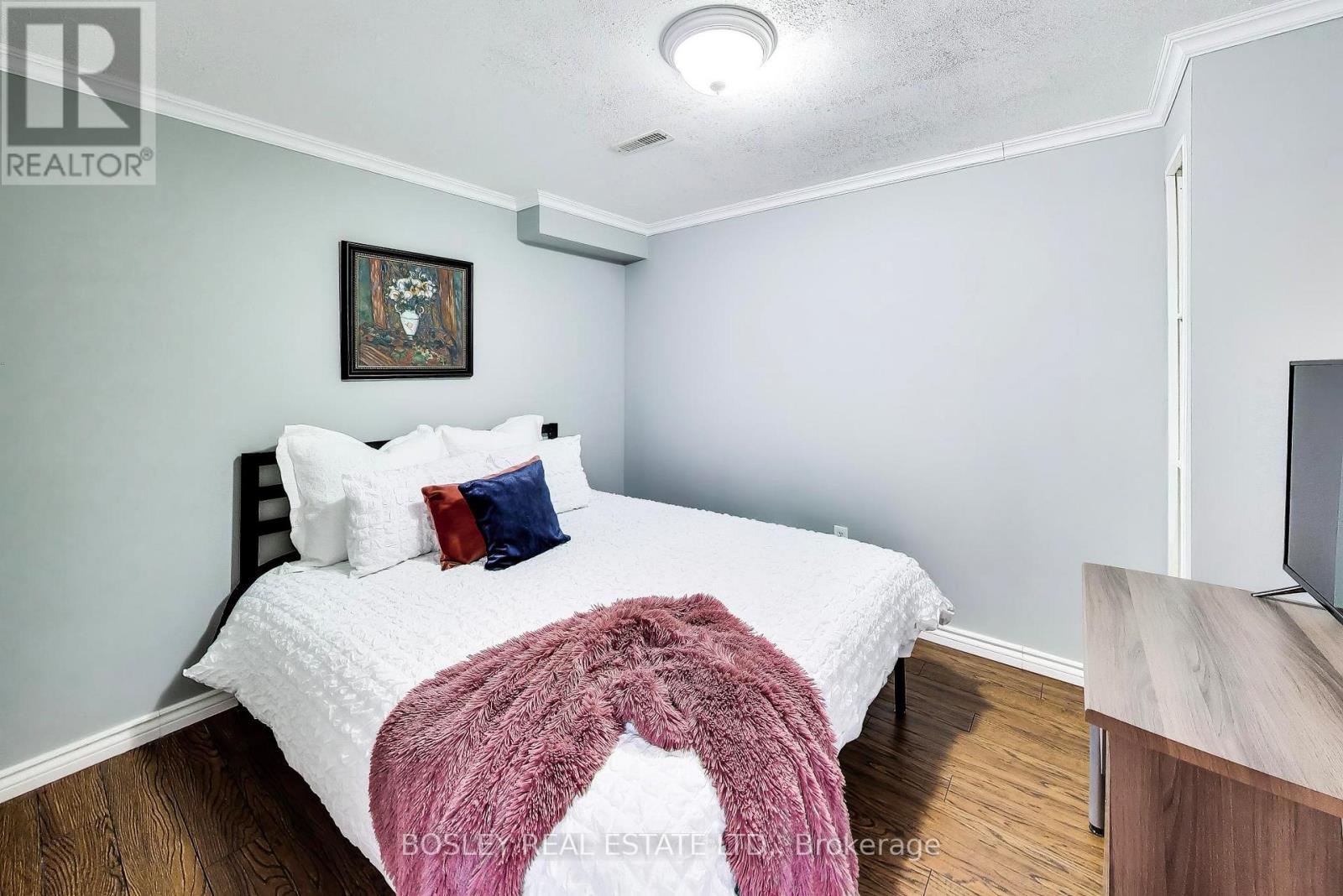 57 Longueuil Place — photo 26