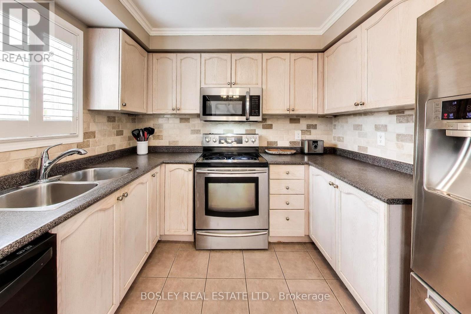 57 LONGUEUIL PLACE - 7