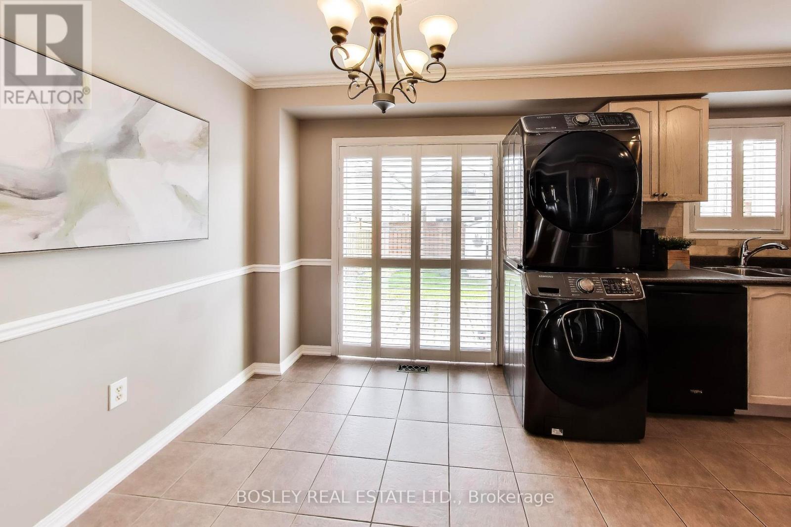 57 LONGUEUIL PLACE - 8