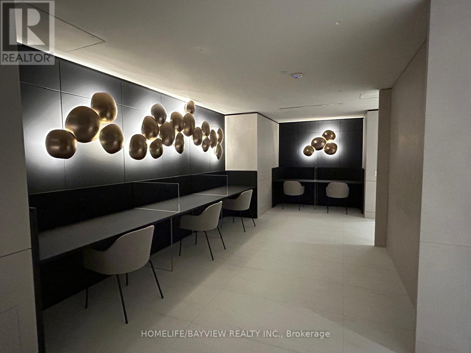 50 Upper Mall Way — photo 8