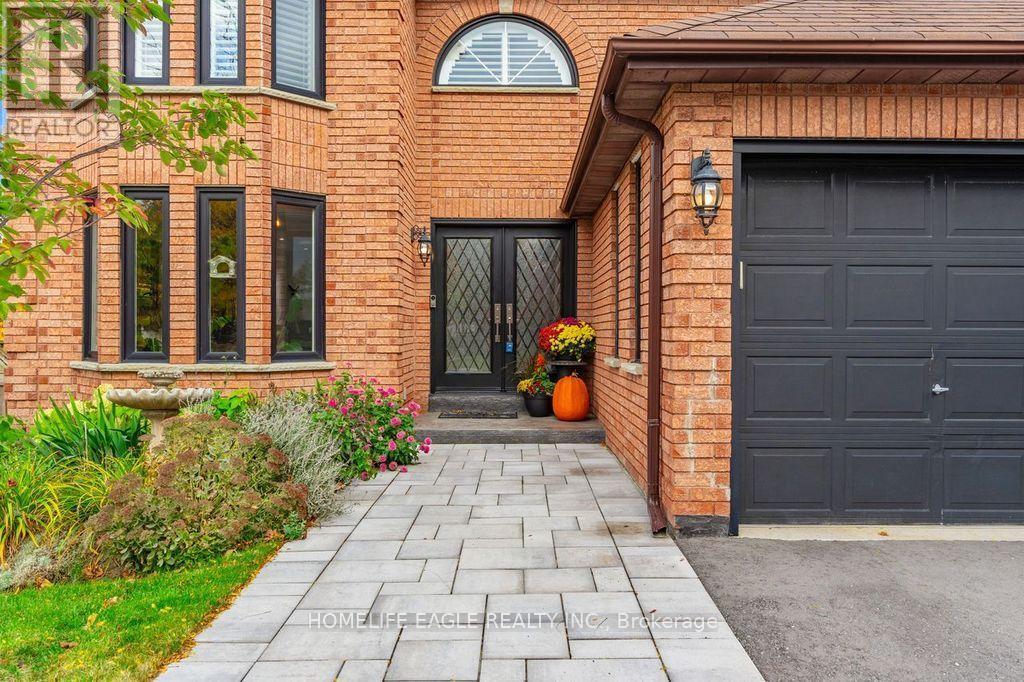 255 Savage Road, Newmarket, ON photo 2
