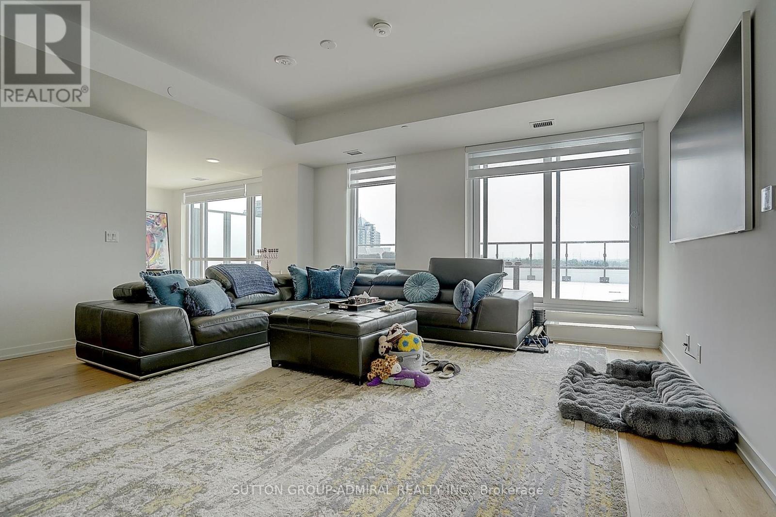 8 Beverley Glen Boulevard — photo 10