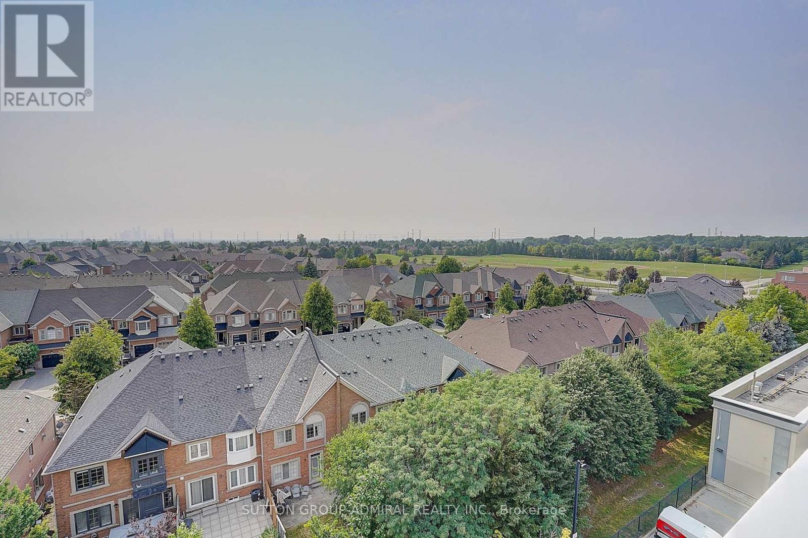 8 Beverley Glen Boulevard — photo 41
