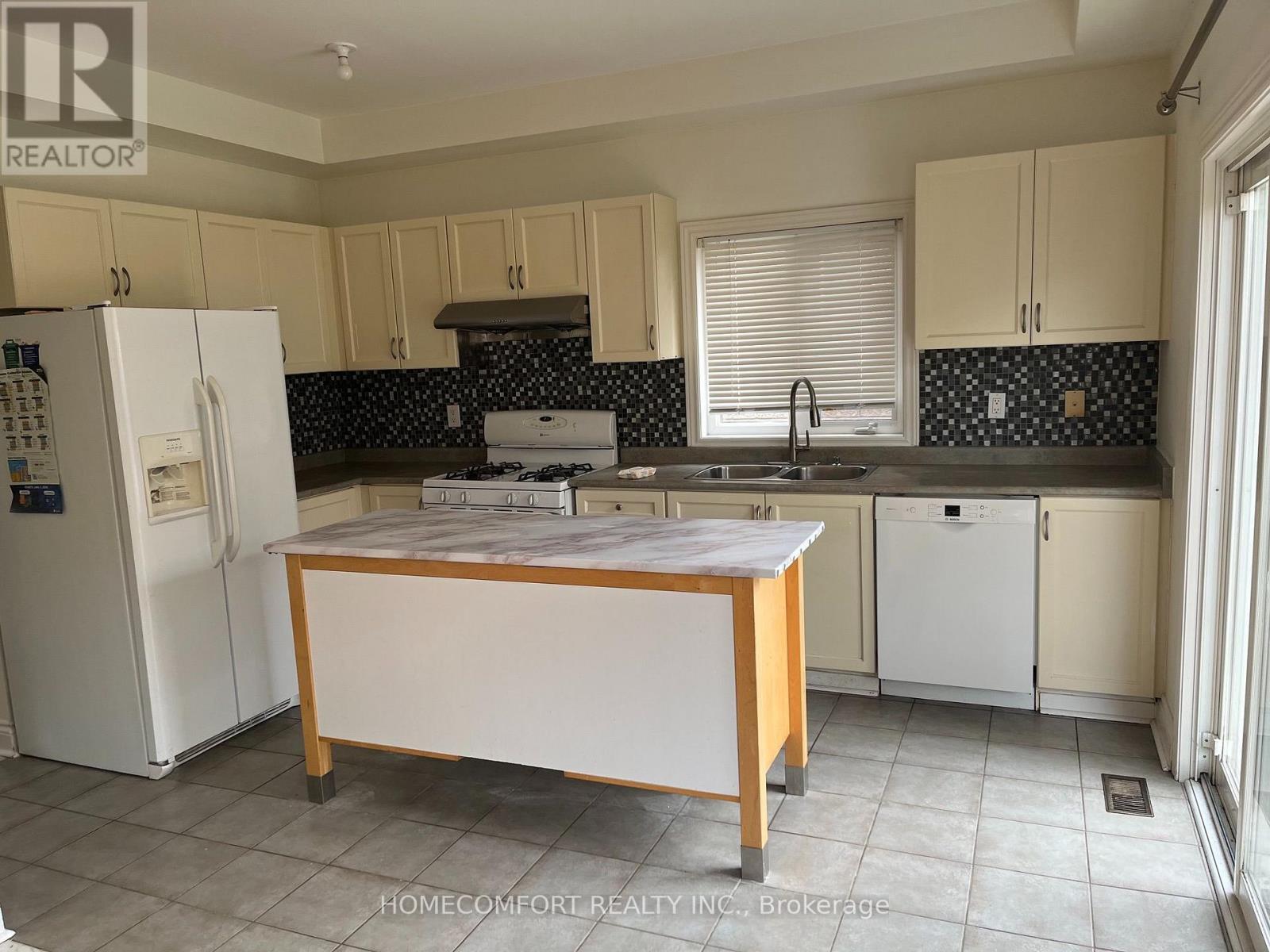 22 Amparo Drive — photo 4