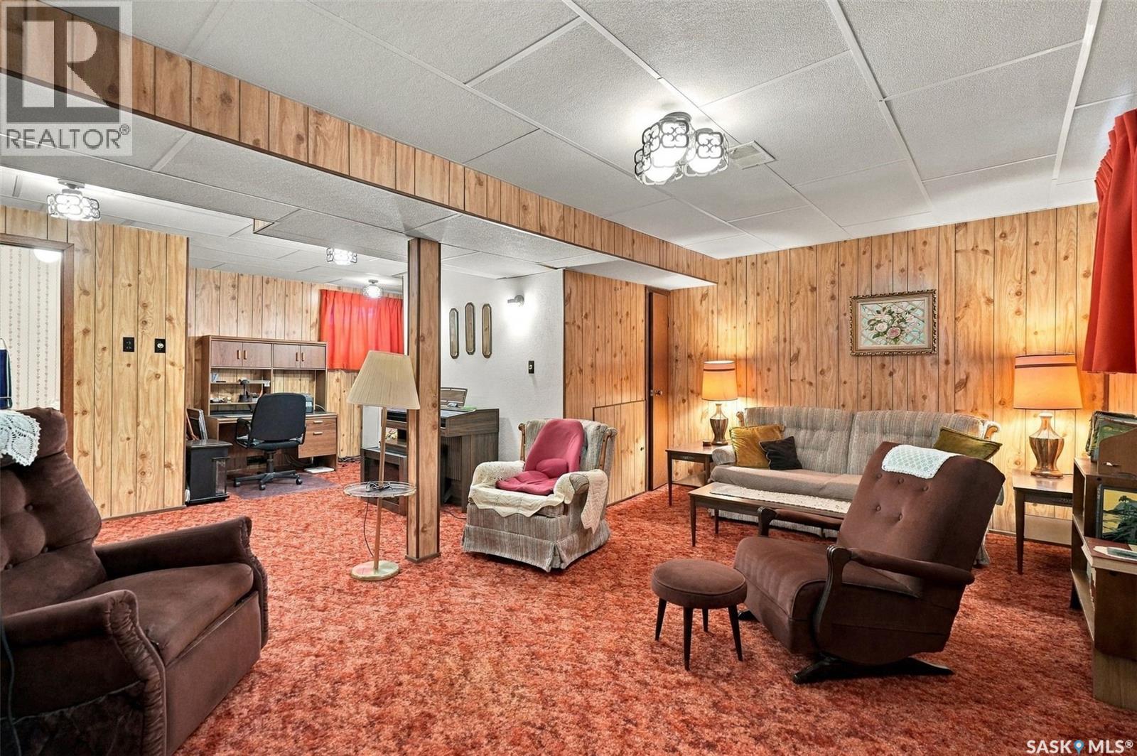 3030 Elphinstone STREET - 17