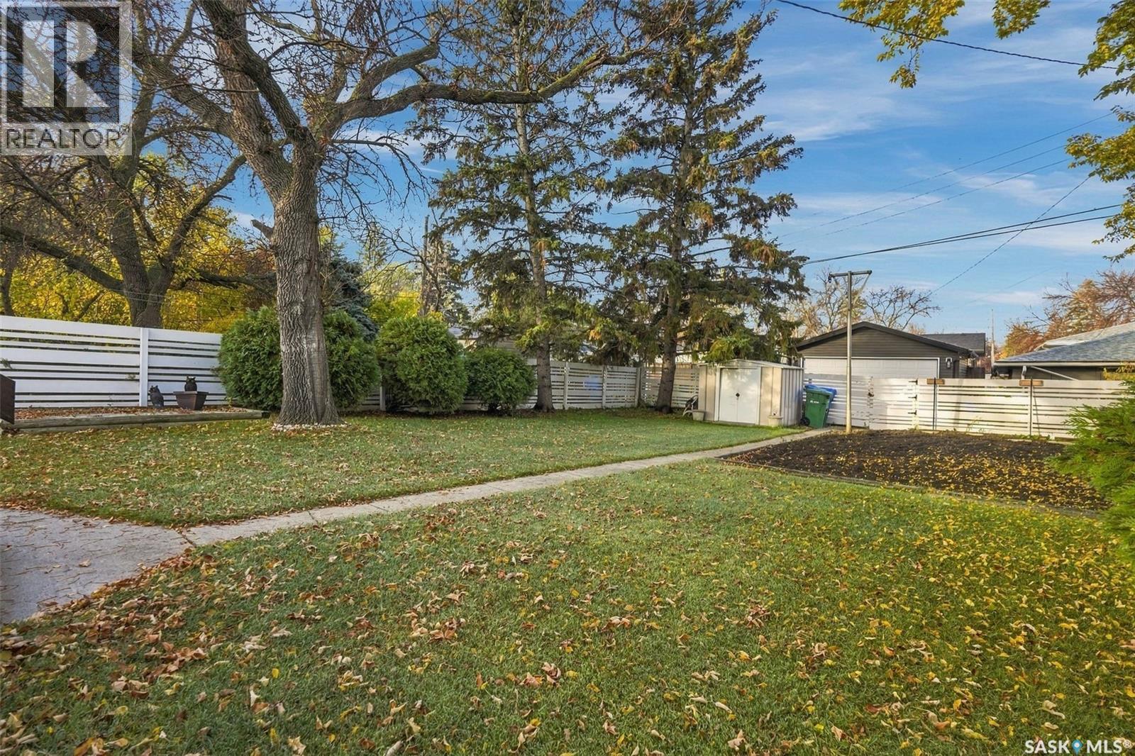 3030 Elphinstone STREET - 29